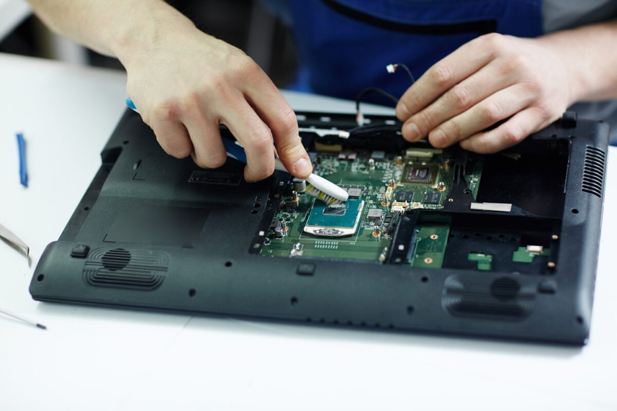 Best laptop repair shop near me on Tariq Road Karachi
